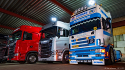 20251019-Tom-Holding-00421